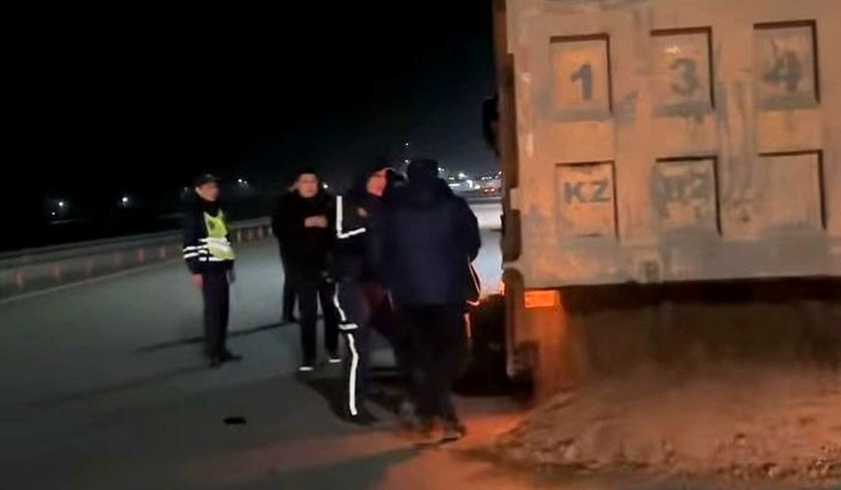 В Астане водители самосвалов отказались от весового контроля – их арестовали