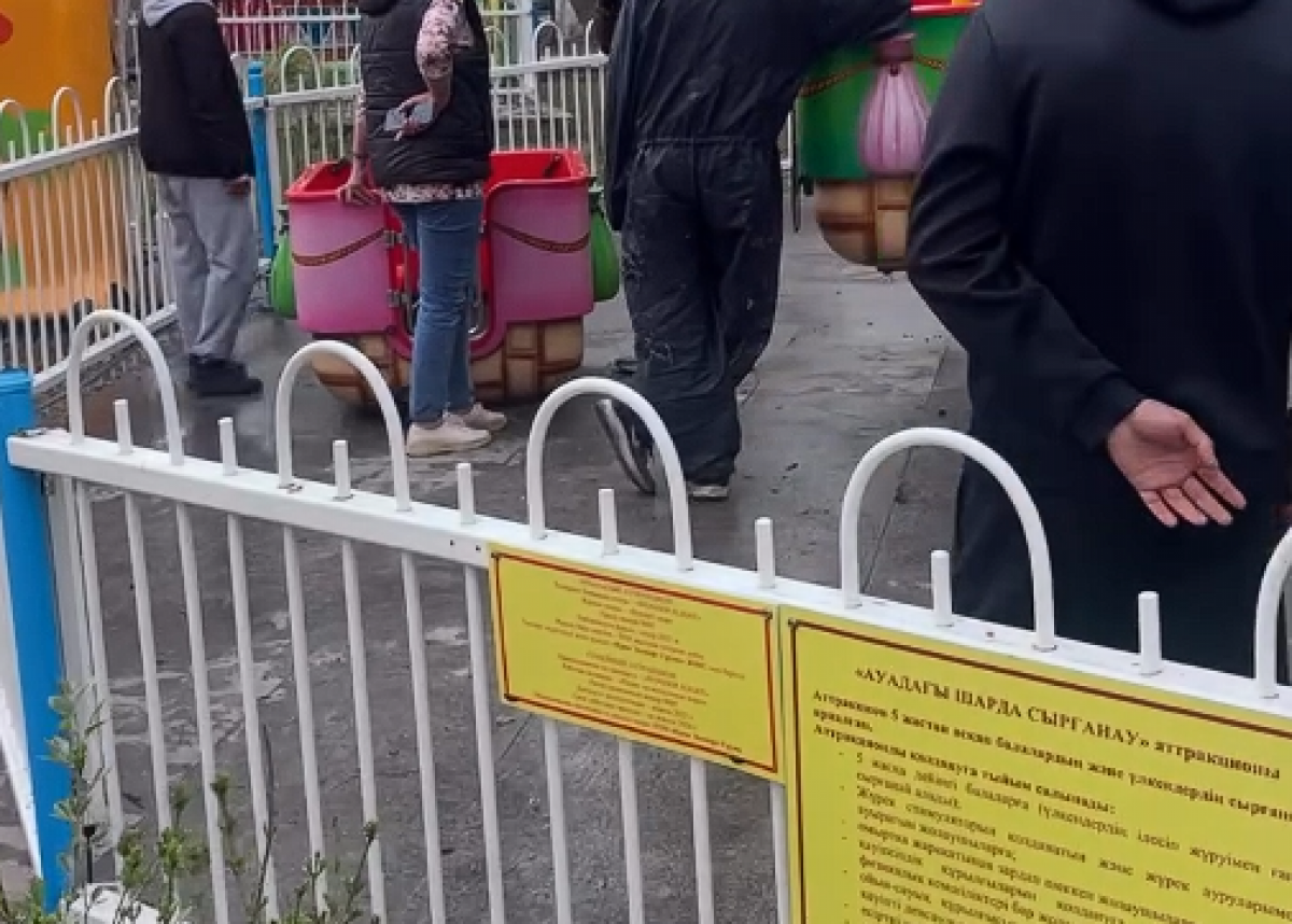 Кабина аттракциона с детьми рухнула в Центральном парке Астаны