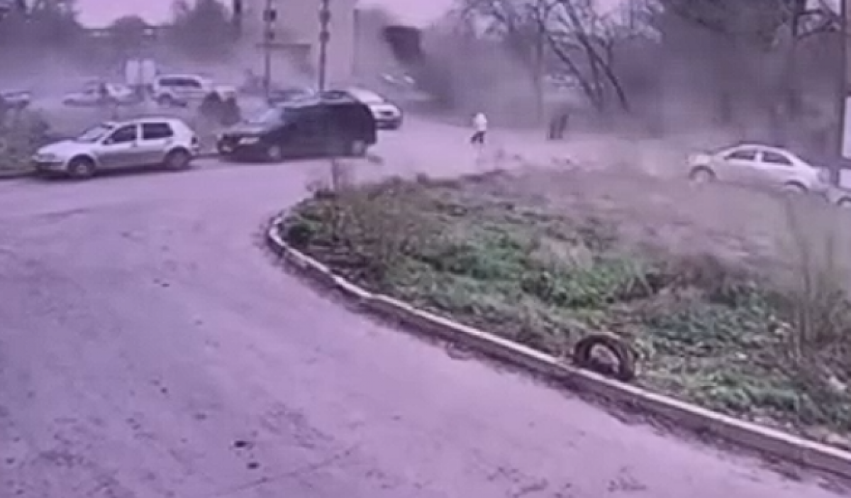 Ураган срывал крыши в Карагандинской области