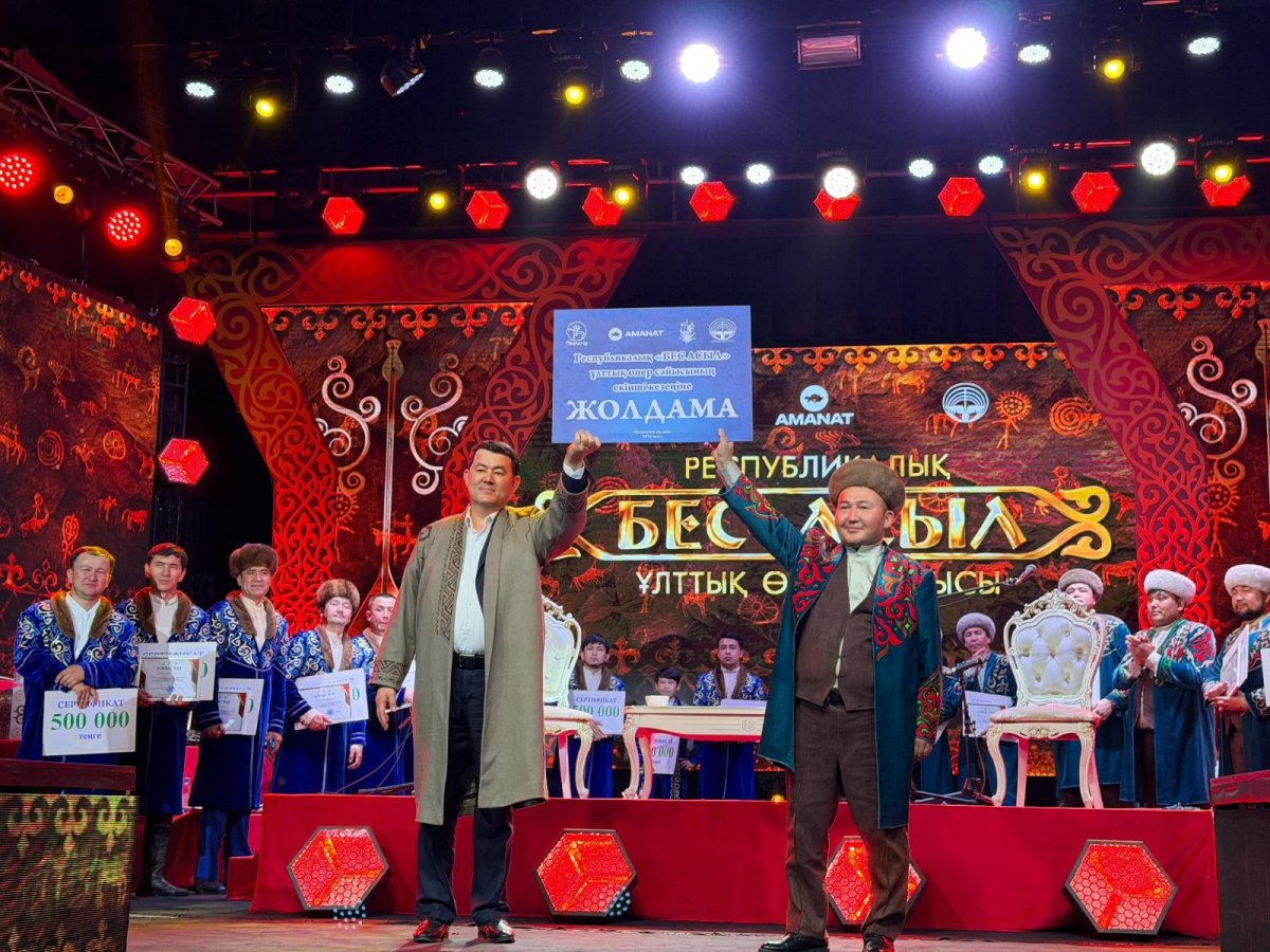 “Бес асыл”: партия AMANAT продвигает национальное искусство