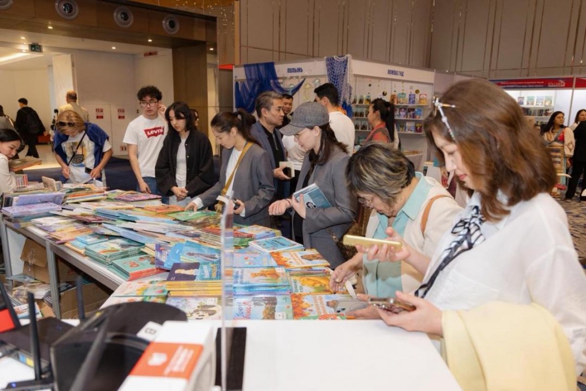 Книжная выставка для всех поколений