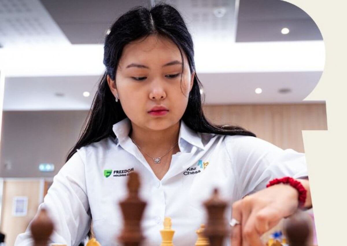 Бибисара Асаубаева улучшила положение в рейтинге FIDE