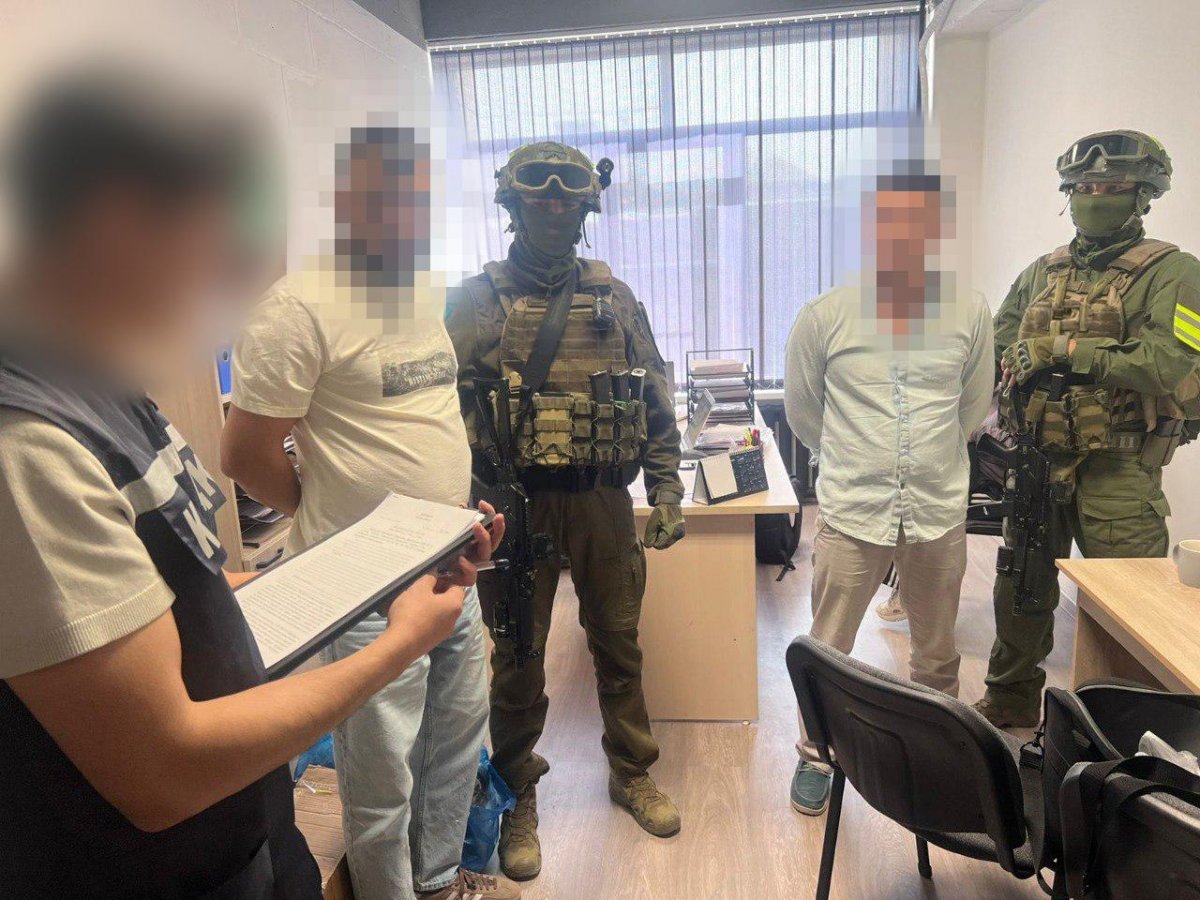4 млн звонков и обход операторов: работу фрод-инфраструктуры пресекли в Алматы (ВИДЕО)