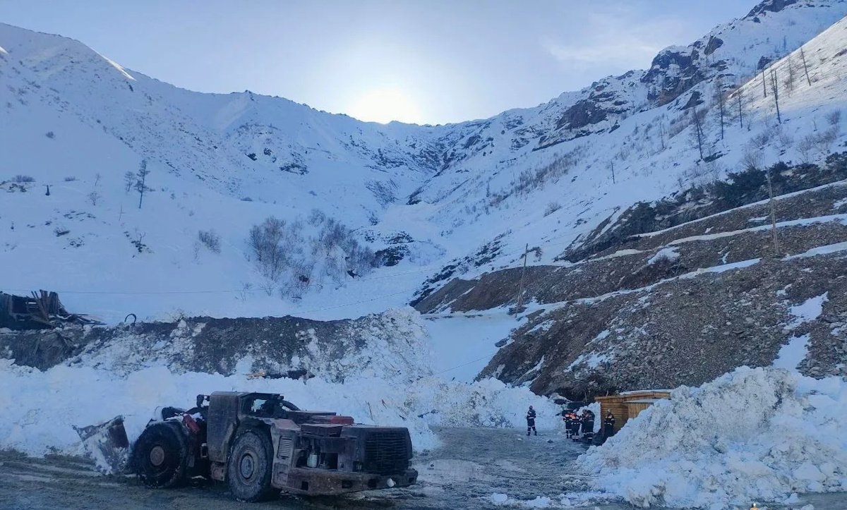 Казахстанец погиб под лавиной на руднике в Бурятии
