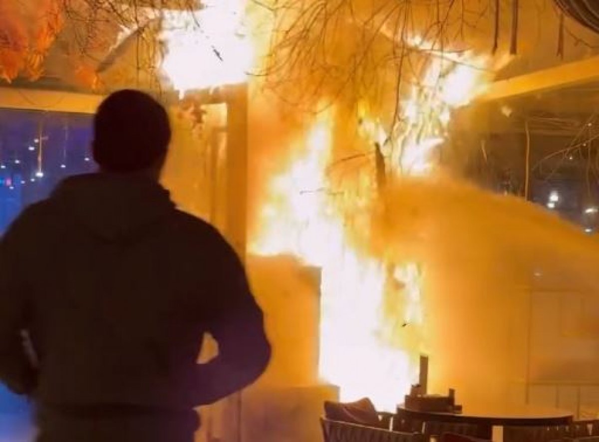 Фейерверки в помещении едва не спалили ресторан в Алматы