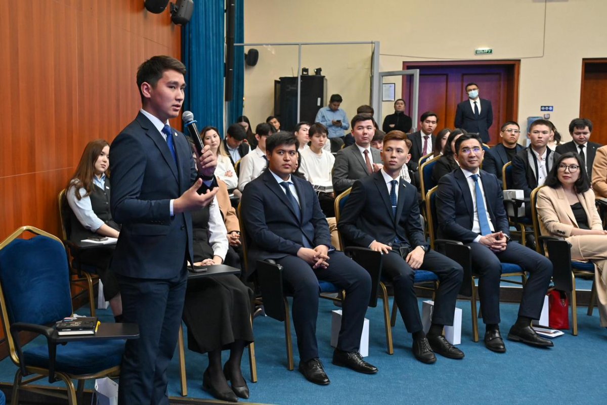 Молодежь и государственная служба: обсуждены новые возможности для нового поколения