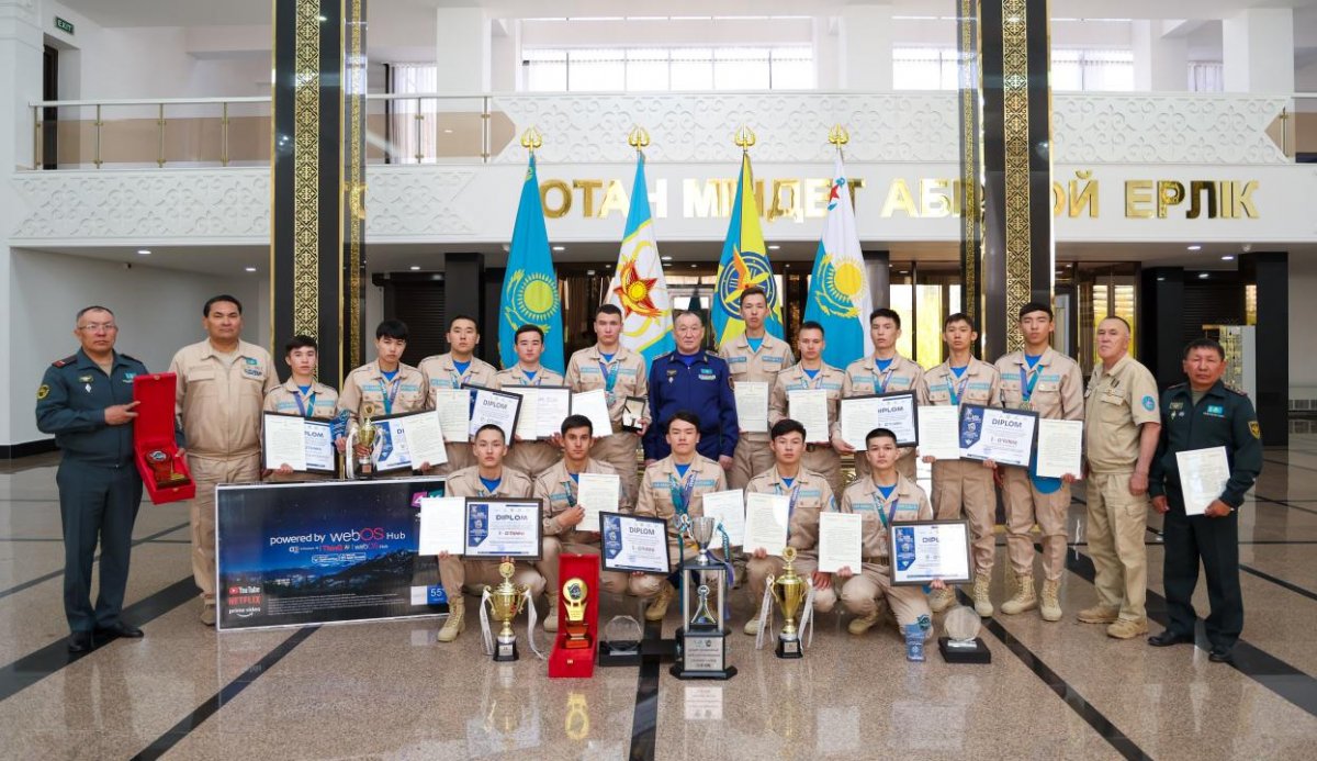 Министр обороны наградил призеров военно-патриотического соревнования в Узбекистане