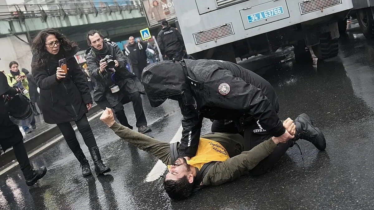 Сотни задержанных в Стамбуле: чем закончились акции 1 мая