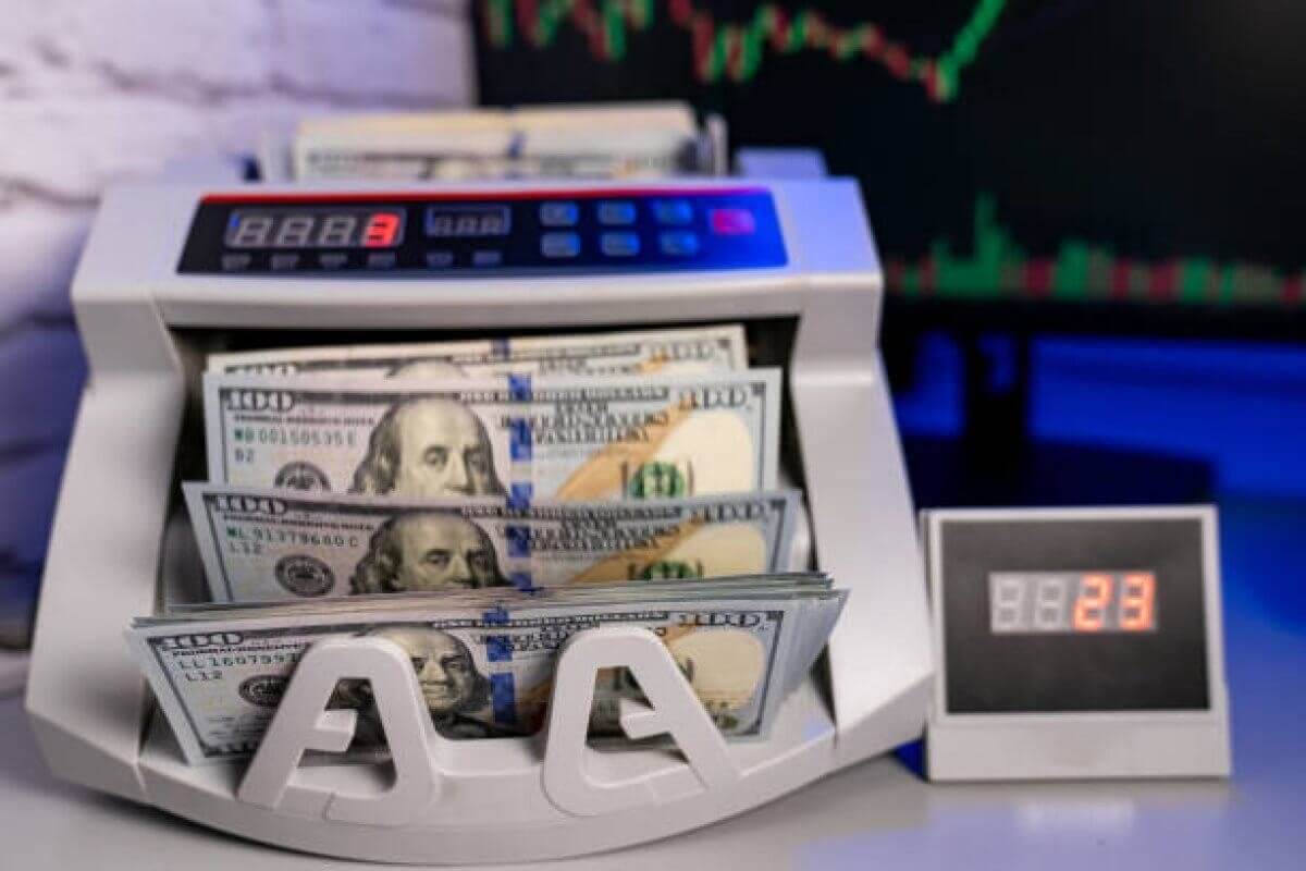 Курсы валют обновили обменники в Казахстане