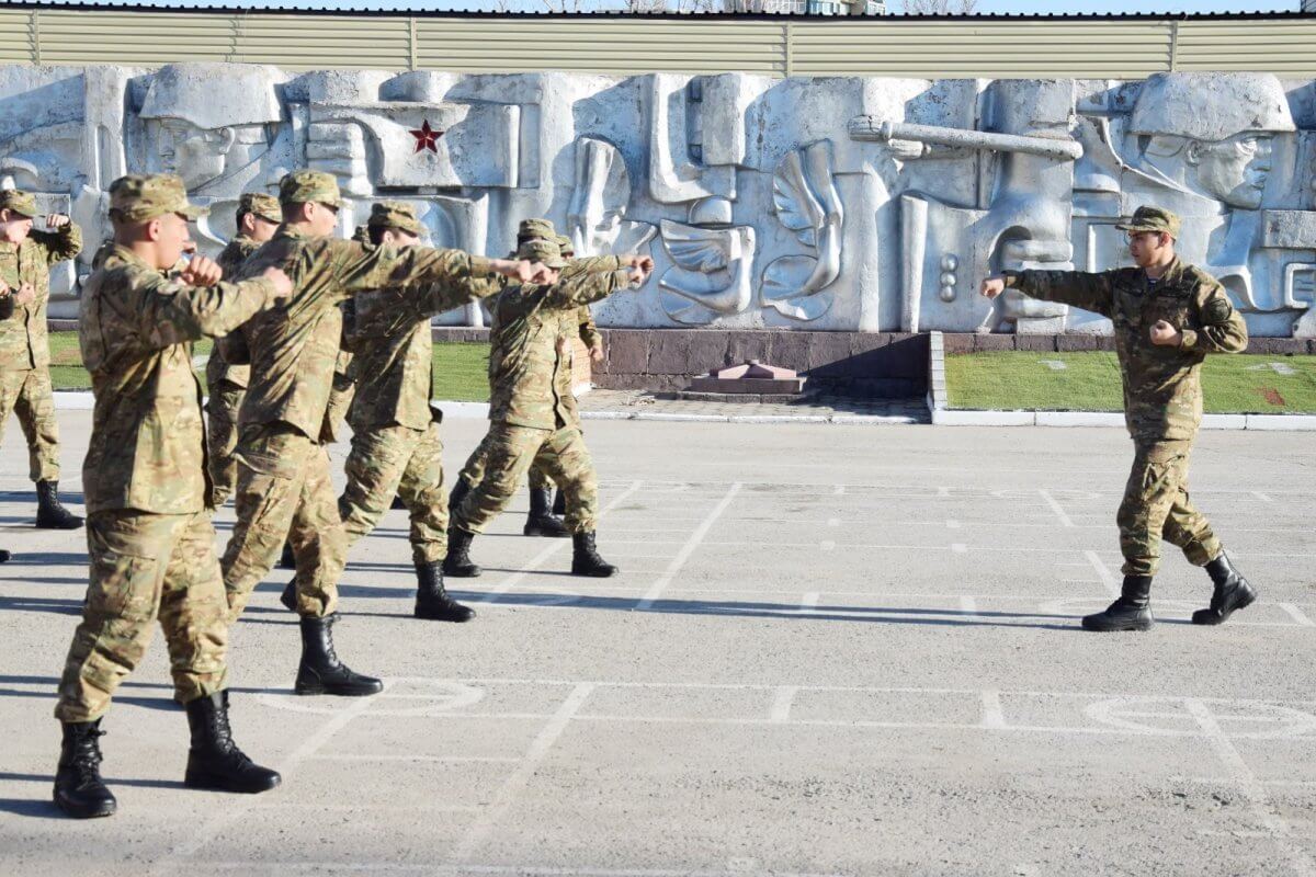 Чемпион мира обучает военнослужащих Национальной гвардии таэквондо
