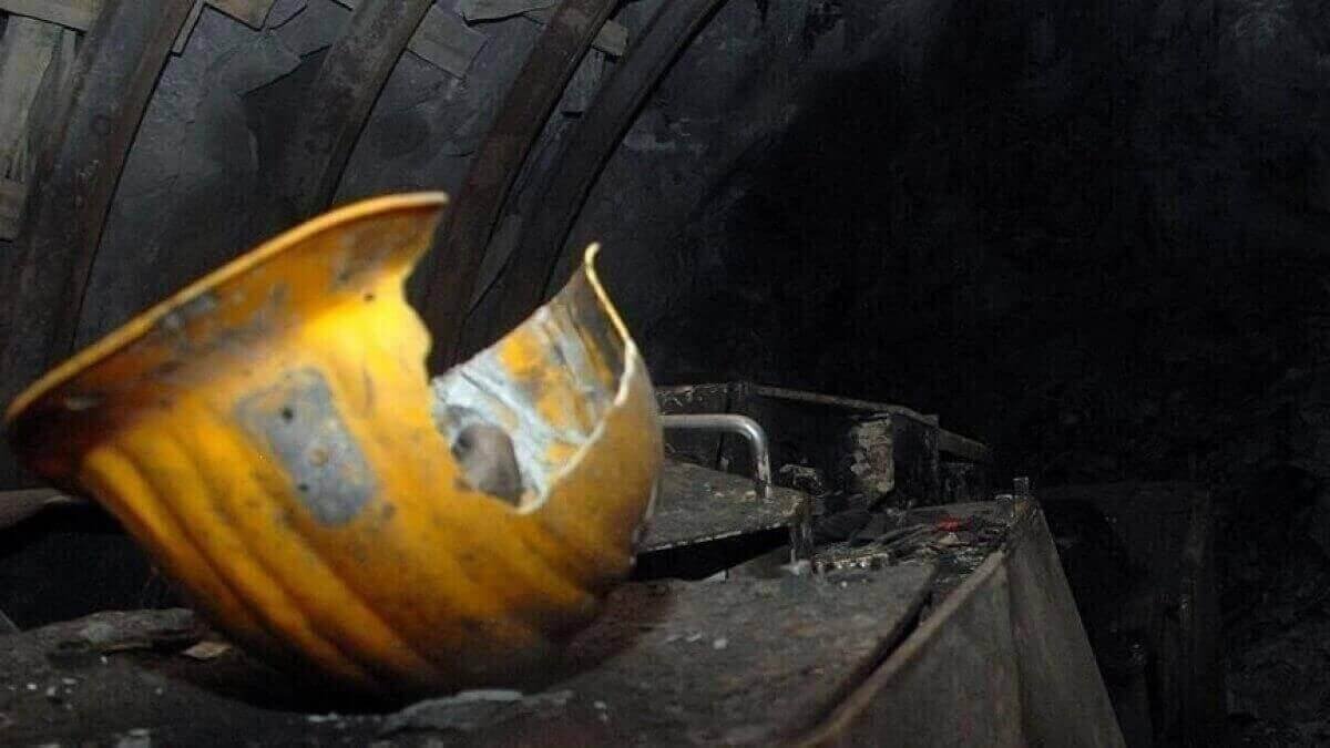 Рабочий упал с высоты и погиб в Артемьевской шахте в ВКО