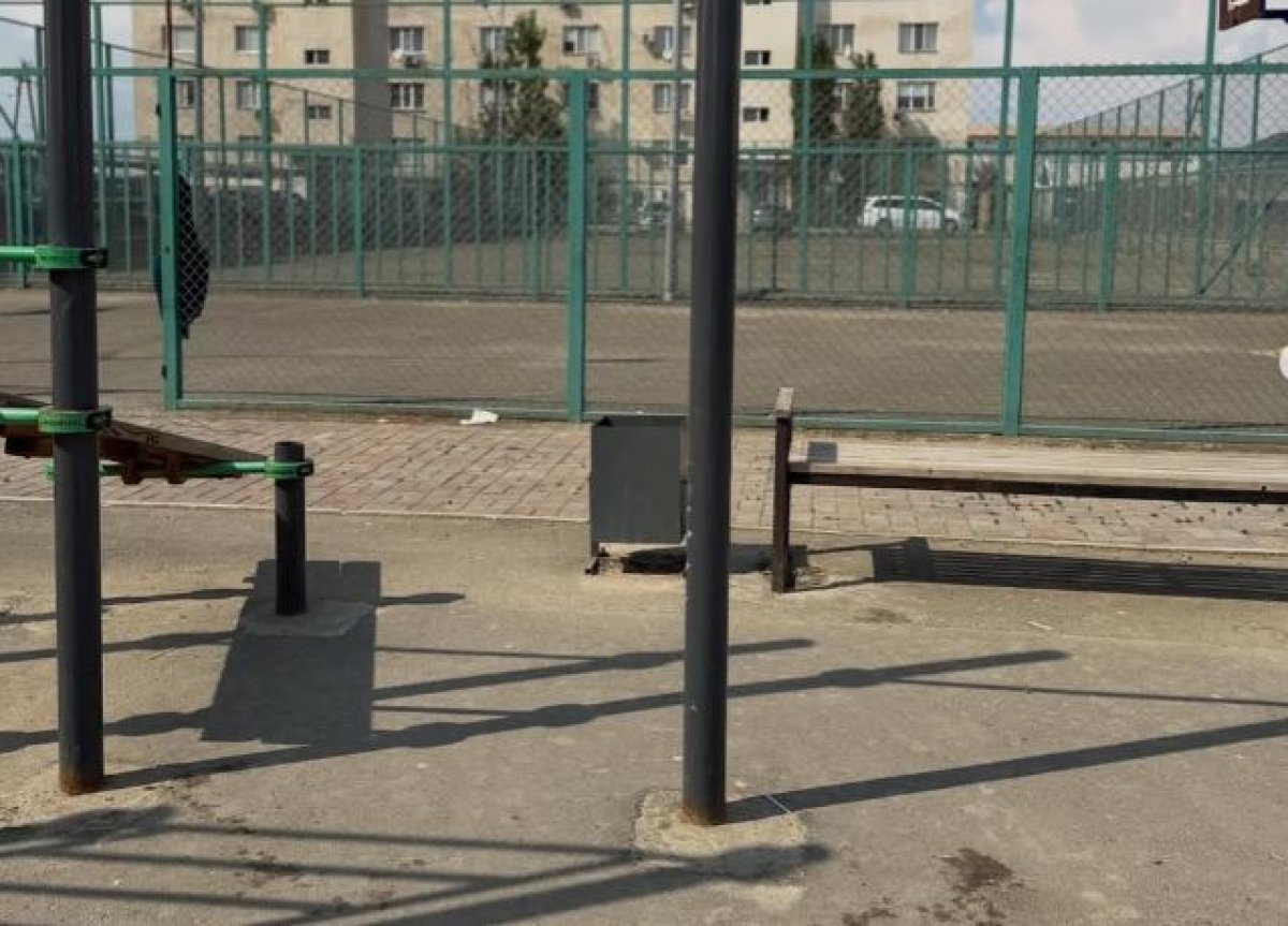 Ребенок получил перелом и травмы лица на игровой площадке в Атырау