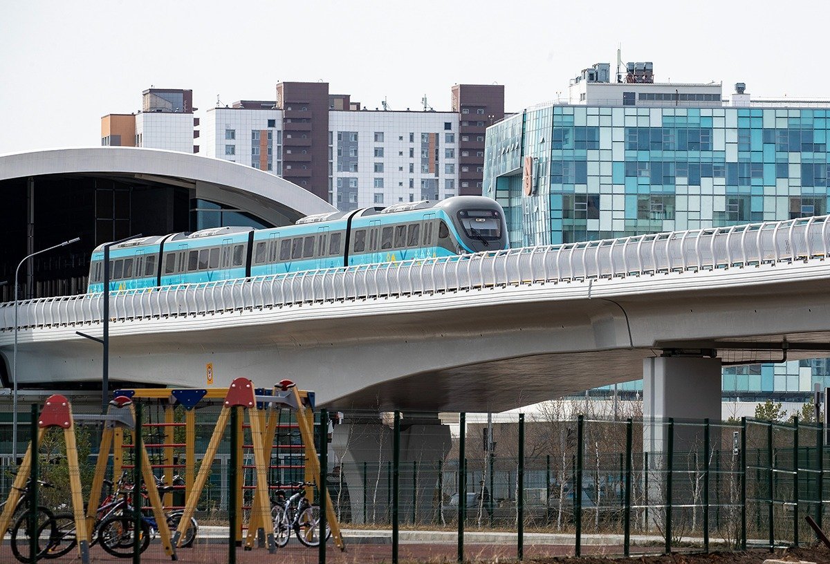 В CTS перечислили опасные выходки пассажиров LRT в Астане