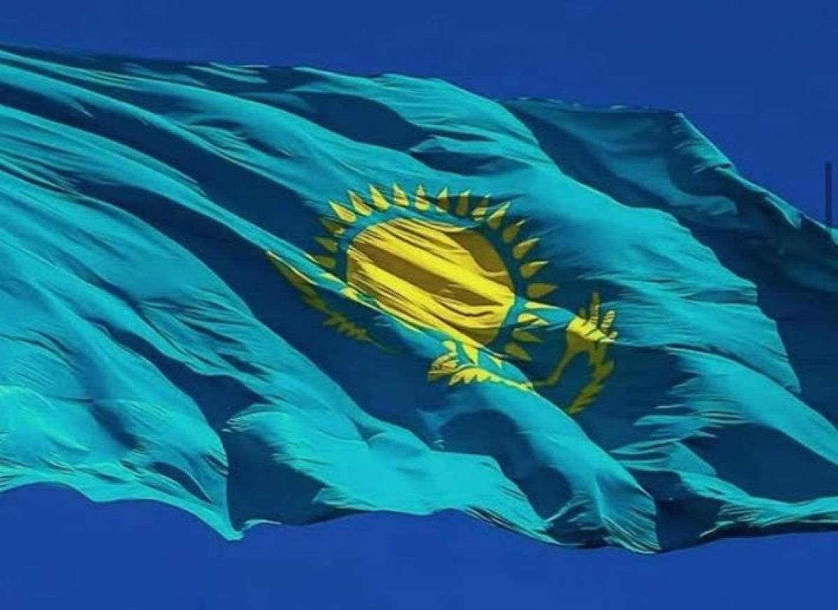 Флаги Казахстана спустили в Актобе