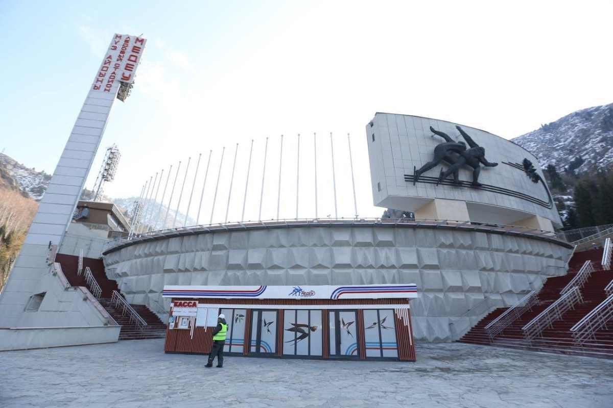 Женщина потеряла сознание на "Лестнице здоровья" в районе "Медеу" в Алматы (ВИДЕО)