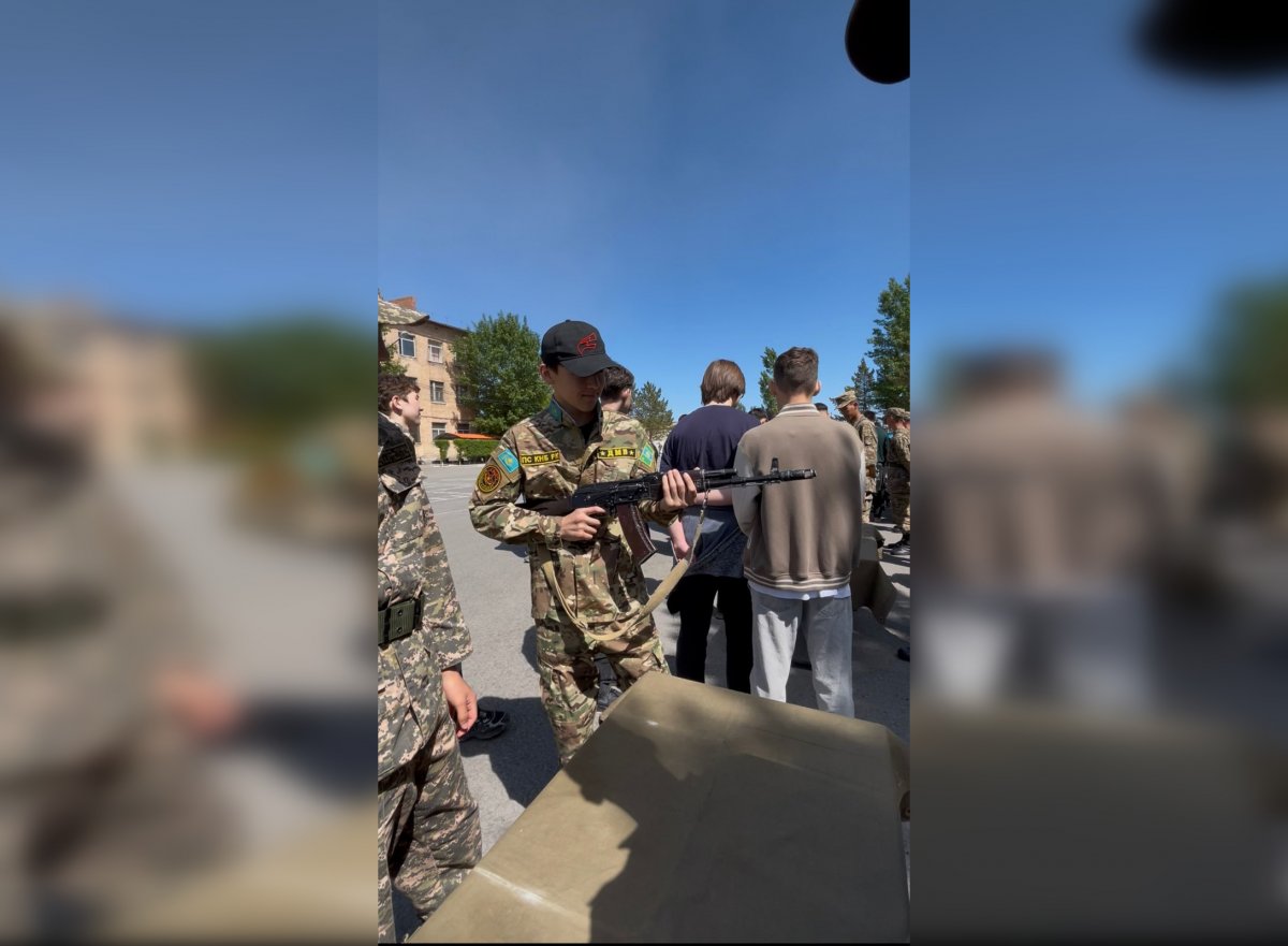 День открытых дверей для 200 школьников прошел в воинской части Нацгвардии в Темиртау