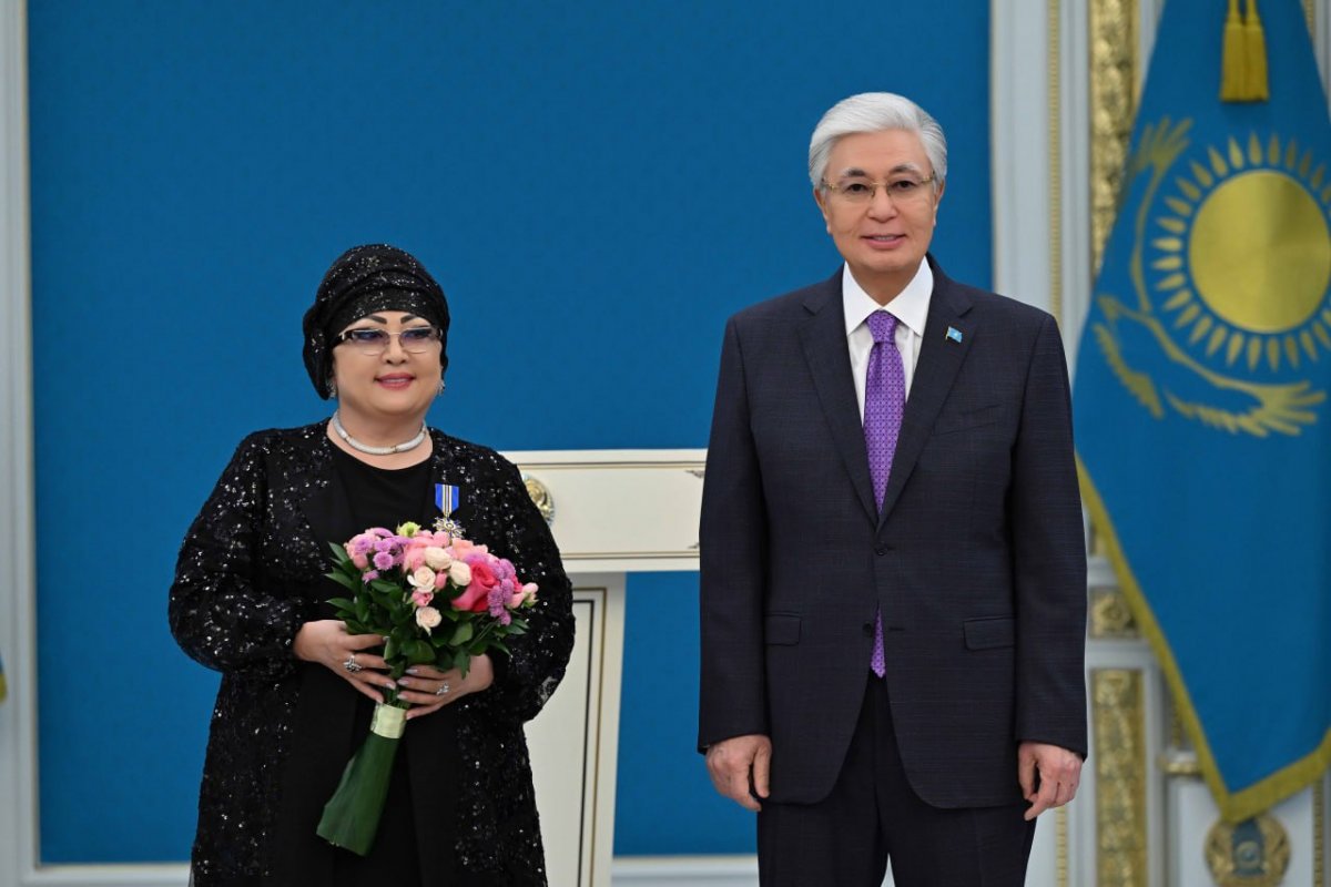 Макпал Жунусова получила госнаграду из рук президента (ВИДЕО)