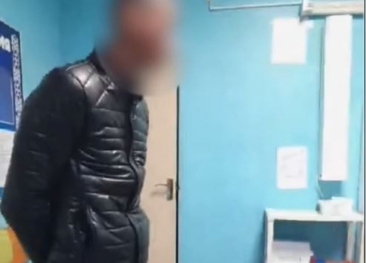 Мужчину с зеленым языком задержали в Кокшетау (ВИДЕО)