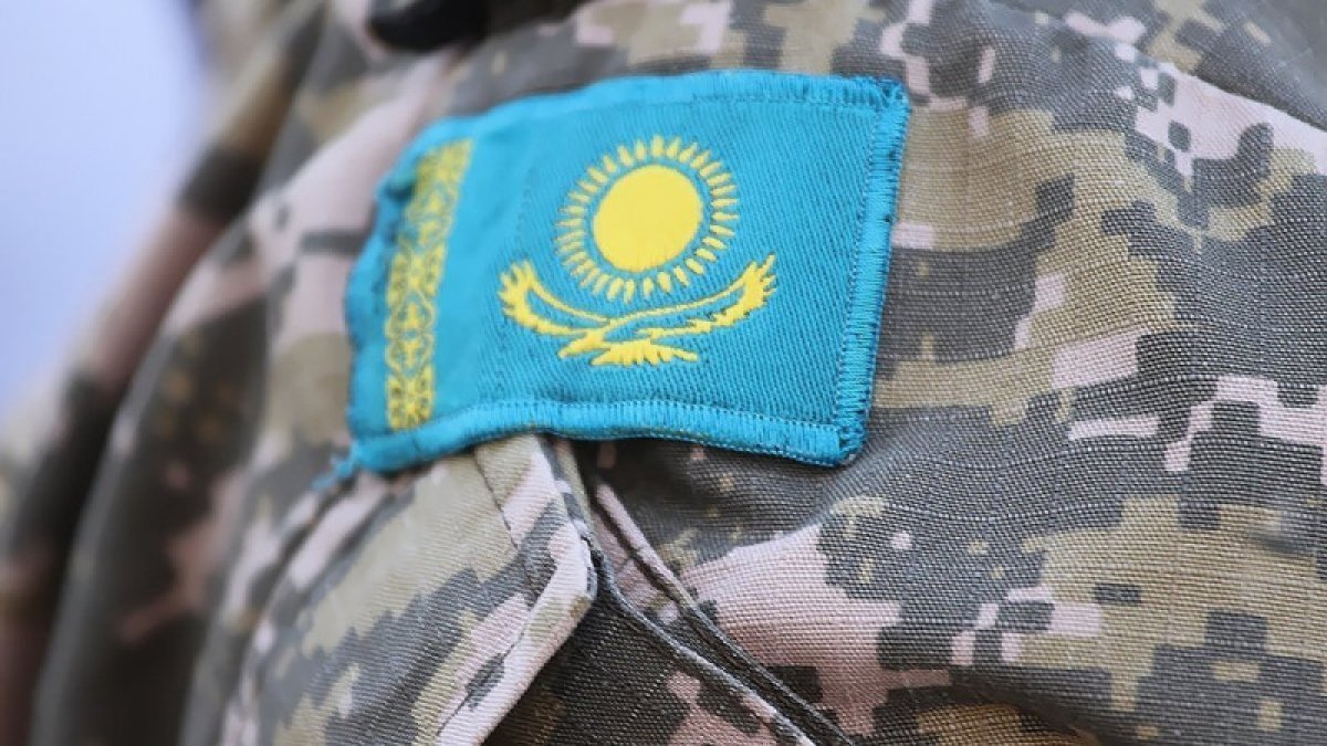 Пятерых парней увезли в военкомат во время защиты диплома в Караганде