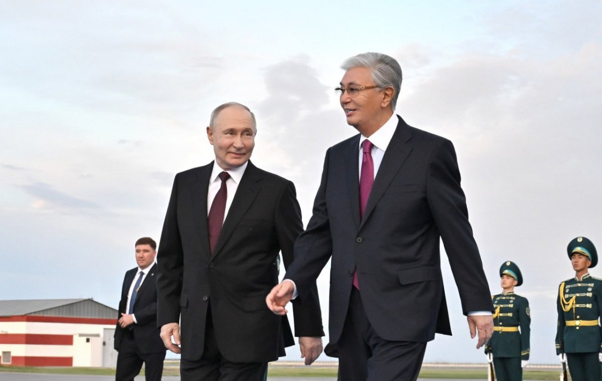 Токаев лично встретил Владимира Путина в аэропорту
