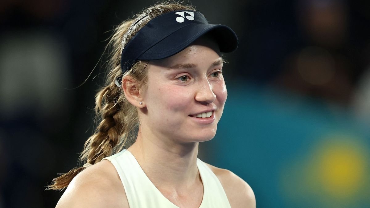 Елена Рыбакина досрочно завершила выступление на "Ролан Гаррос"