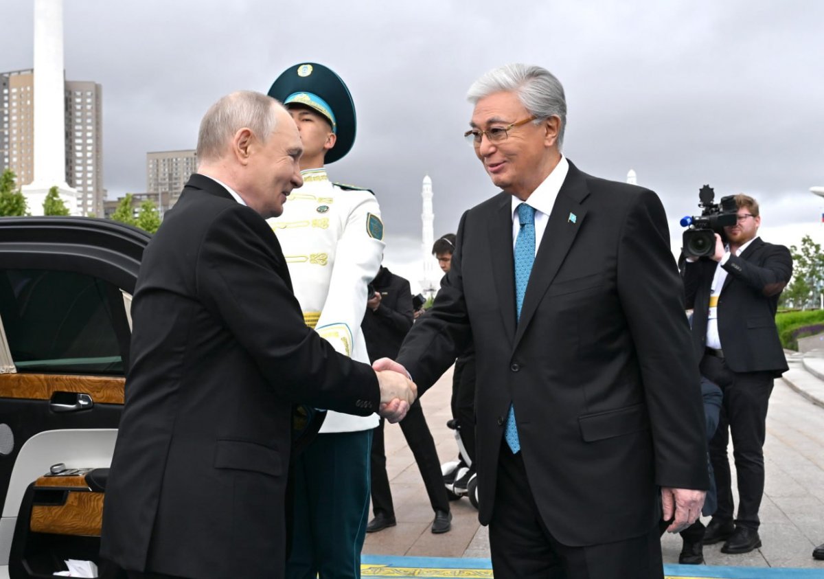 Торжественная церемония встречи президента России состоялась в Астане