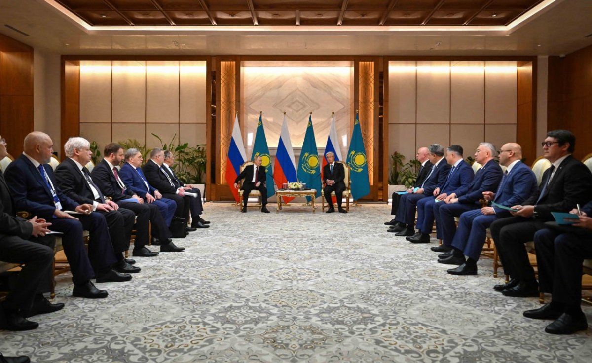 Токаев и Путин провели переговоры в узком составе