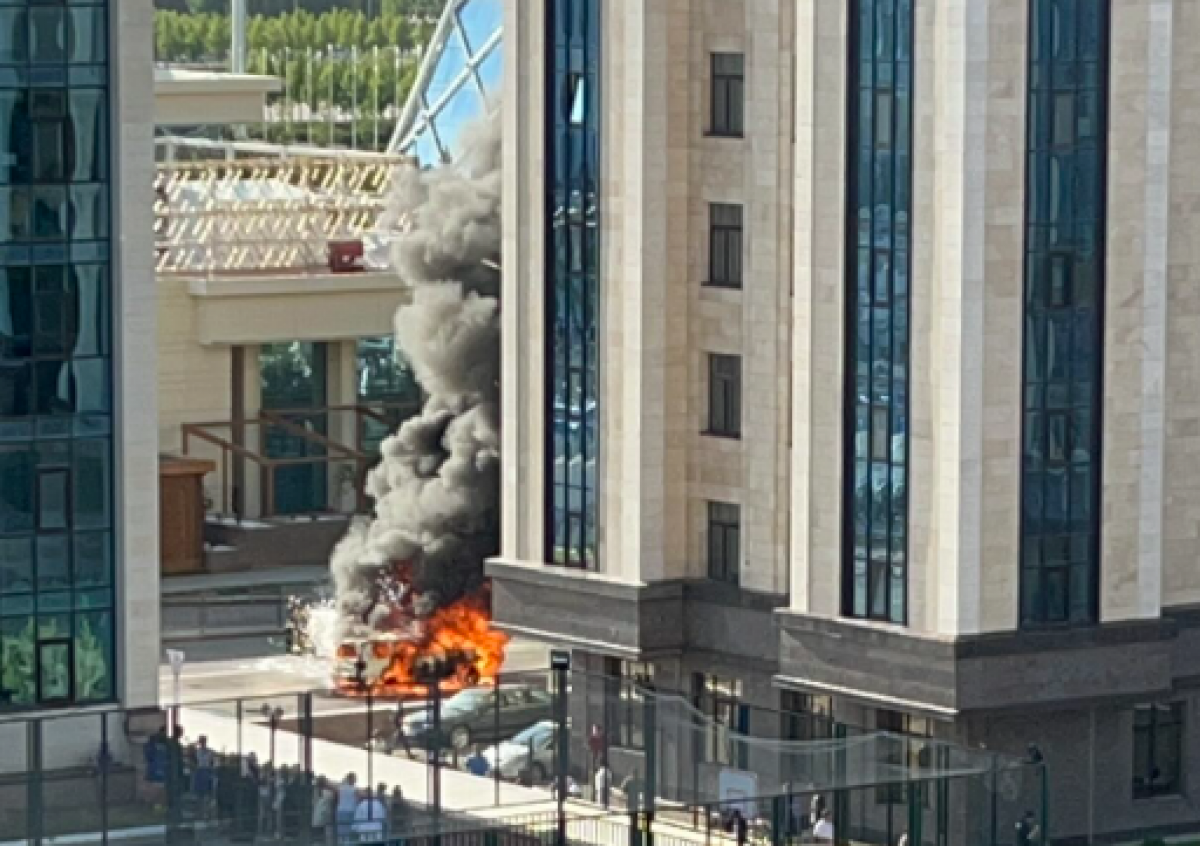 Взрыв прогремел посреди улицы в Астане: есть пострадавшие