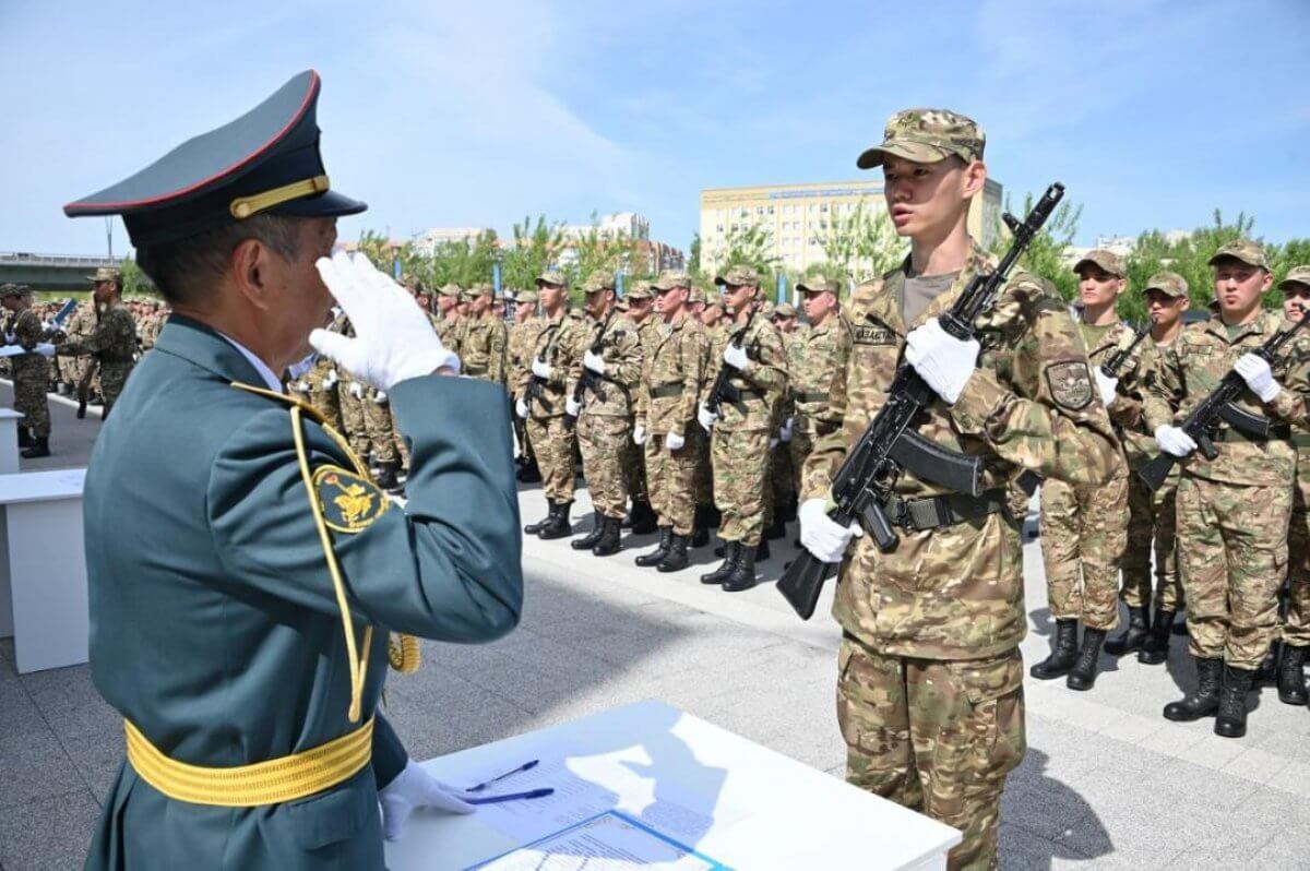 Вооруженные силы Казахстана полностью укомплектованы в рамках весеннего призыва