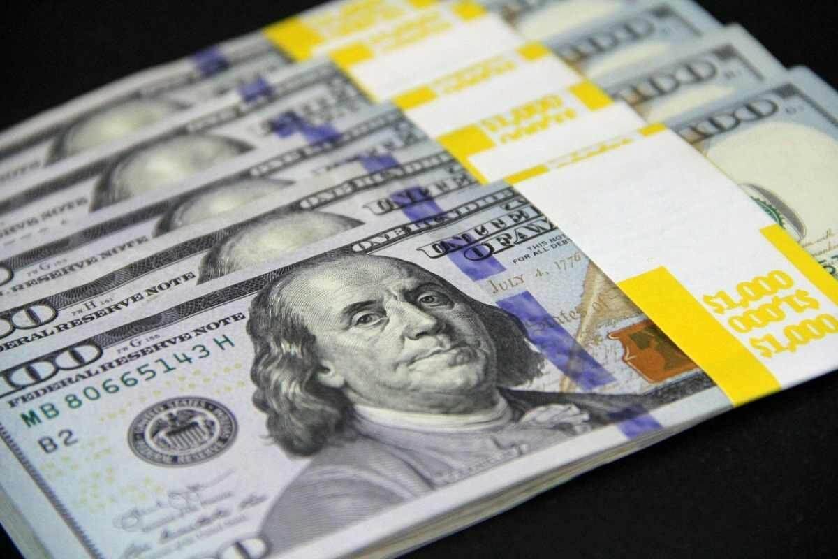 Курс доллара достиг 493 тенге на торгах 2 июня