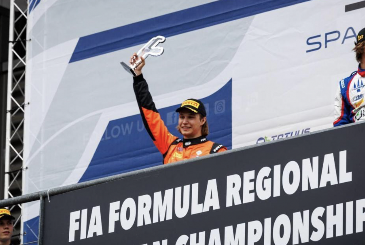 Казахстанский гонщик Александр Абхазава завоевал серебро на этапе Formula Regional в Бельгии