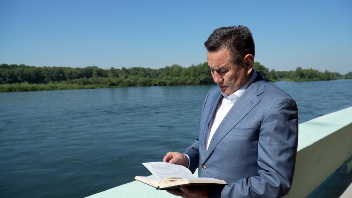 Проект "Читающая нация" прибыл в Улытау: аким ВКО передал эстафету главе региона