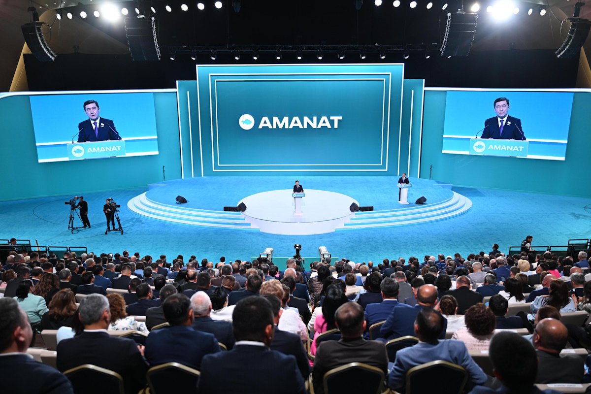 Съезд AMANAT одобрил присоединение к “Әділет” для построения Справедливого Казахстана