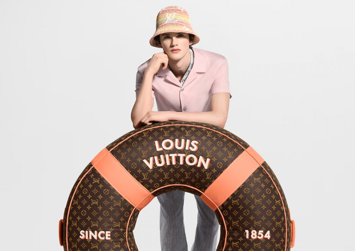 Louis Vuitton представил надувной круг стоимостью почти 2 млн тенге