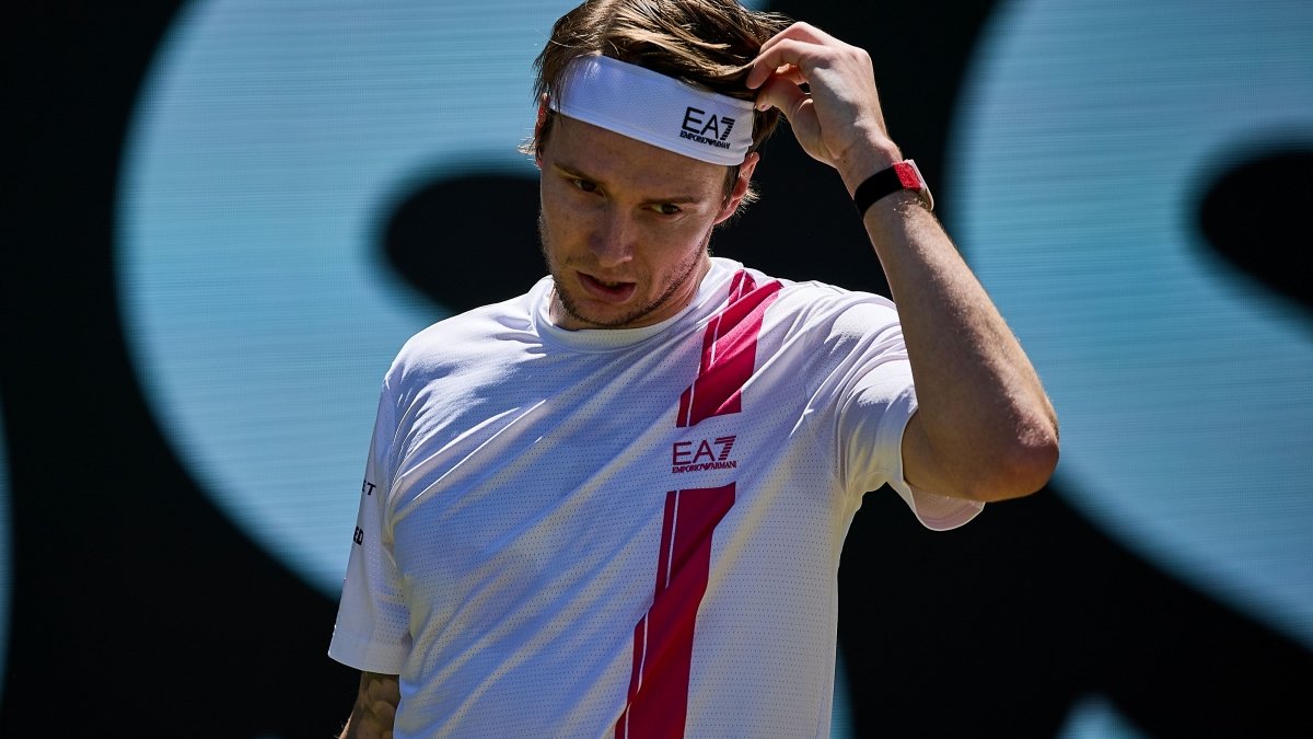 Бублик сенсационно вылетел с турнира ATP 500 в Галле