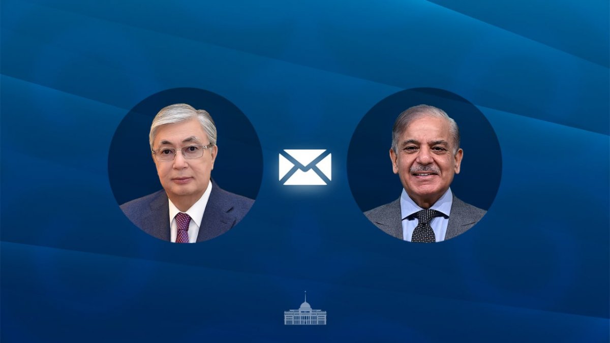 Президент Казахстана поздравил премьер-министру Пакистана