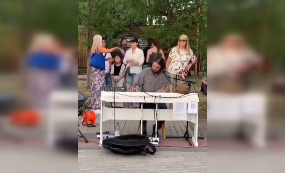 Скандал в Караганде: предприниматели сорвали концерт пианиста в Центральном парке (ВИДЕО)