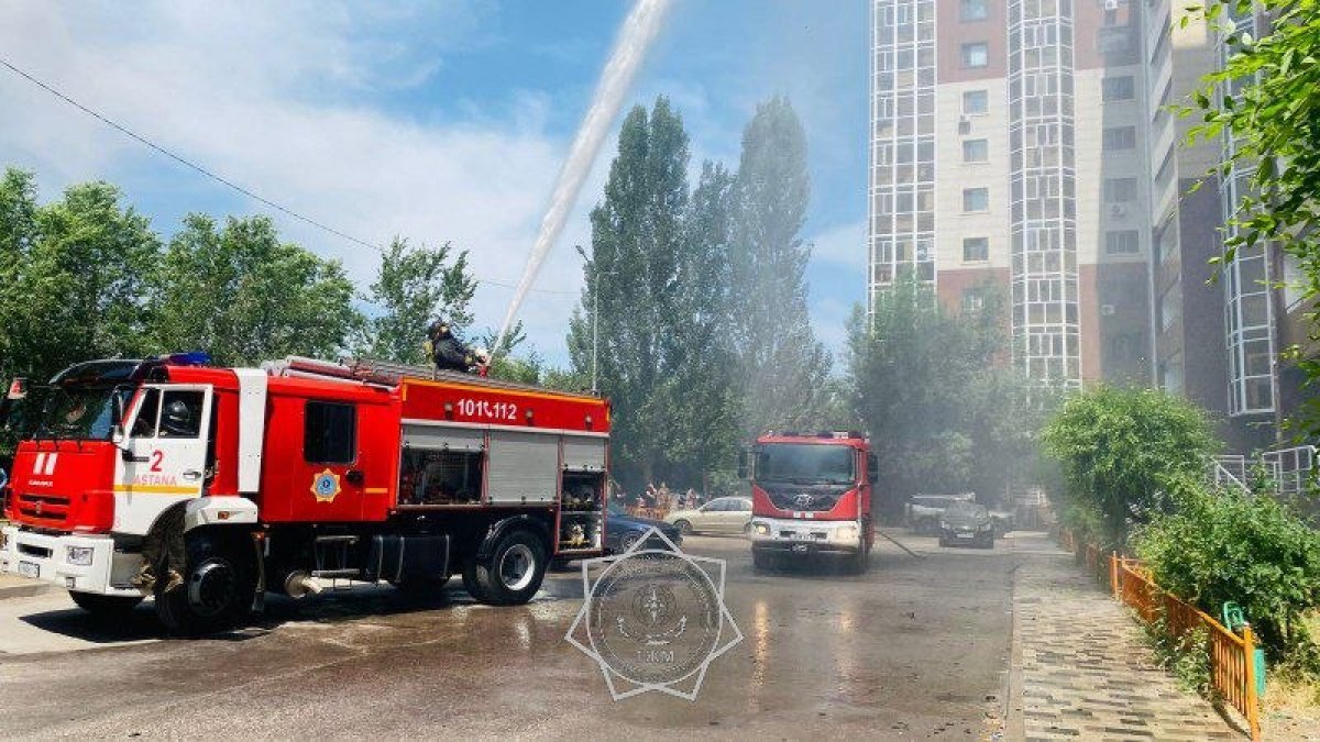 Стало известно количество спасенных при пожаре в многоэтажке в Астане (ВИДЕО)