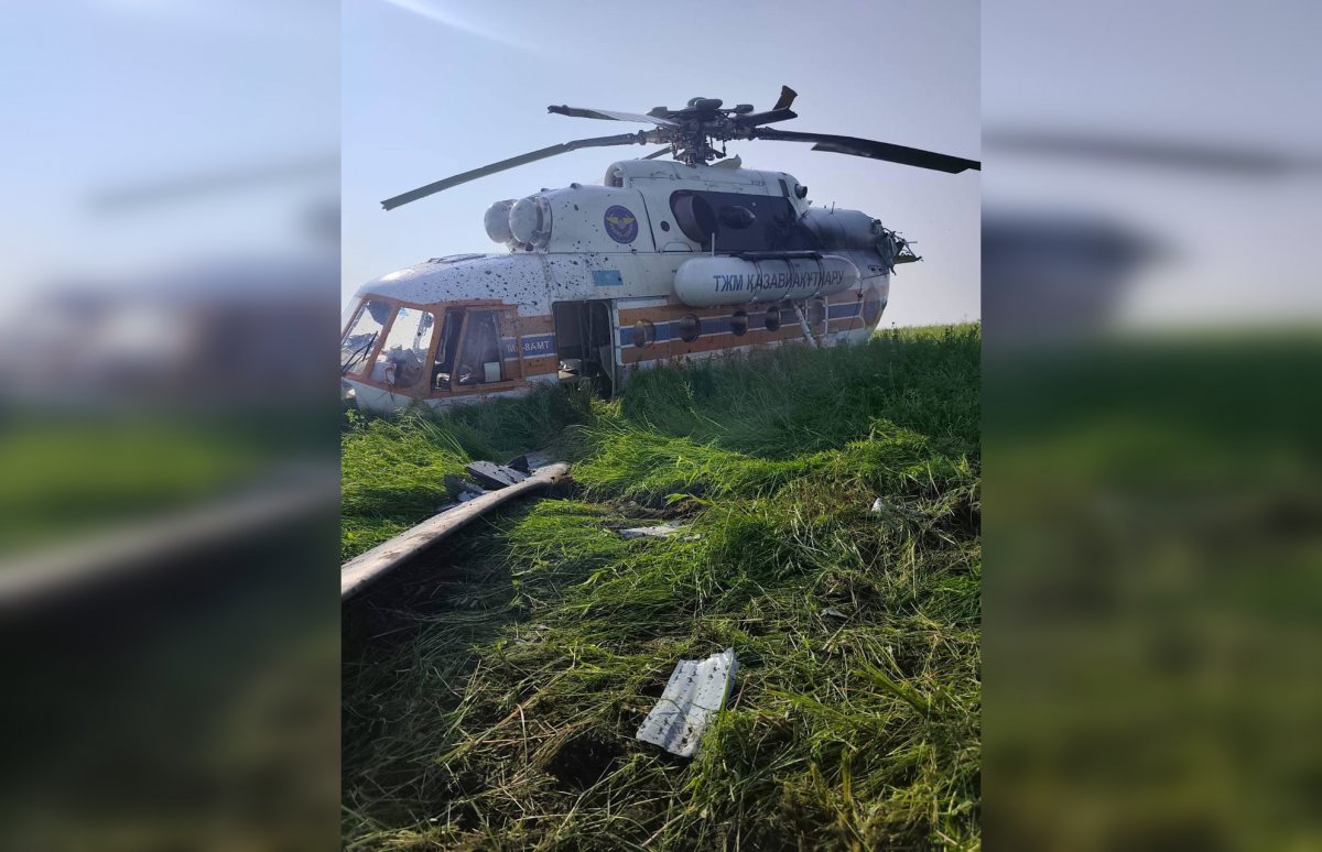 Вертолет совершил жесткую посадку во время поисковой операции на севере Казахстана