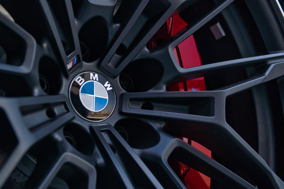 Женщина разбила BMW супруга после ссоры в Жамбылской области