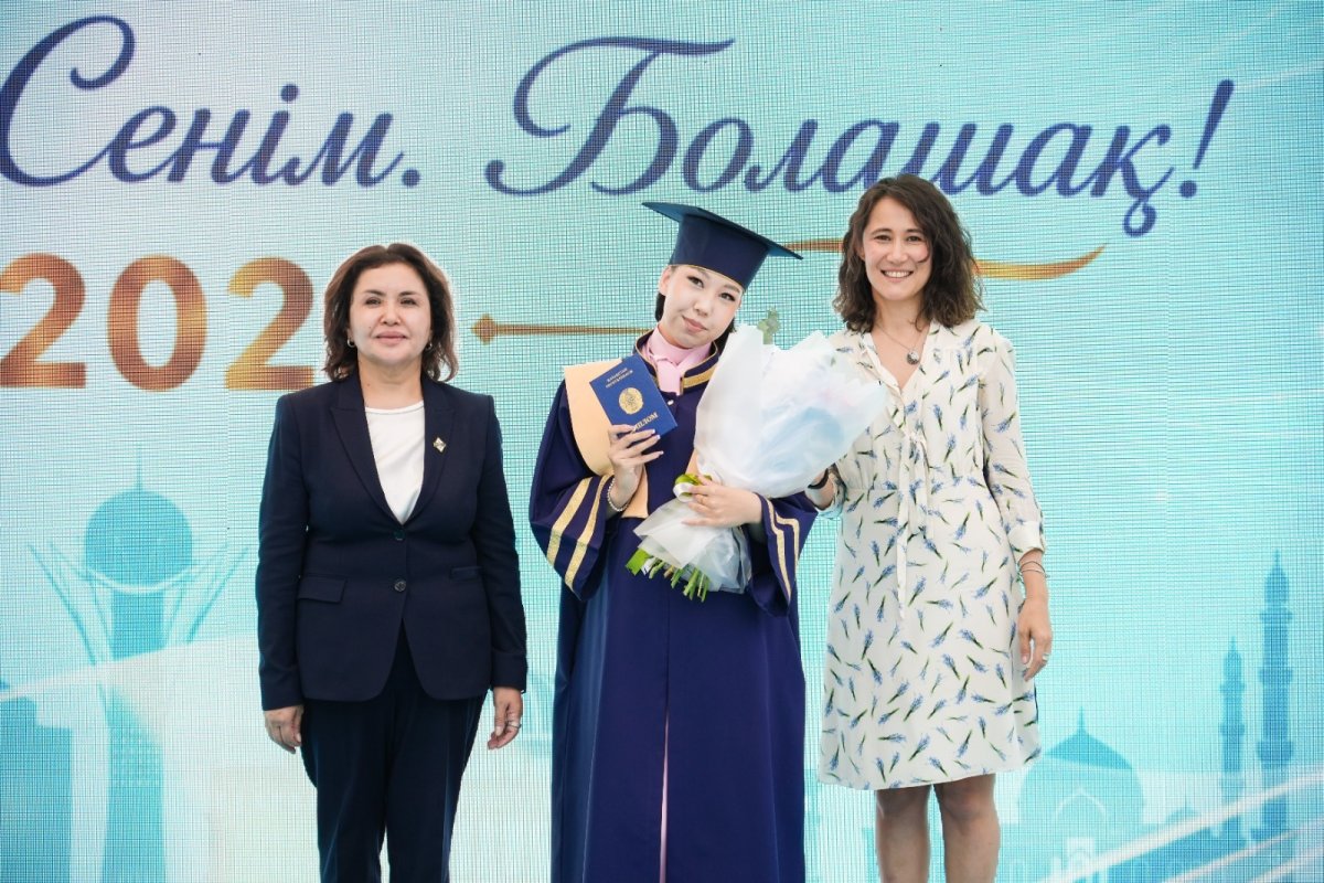 Особенные подростки стали дипломированными кондитерами и швеями в Астане