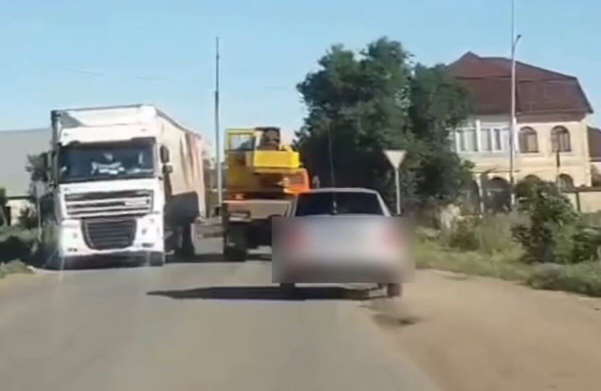 Подросток и его сообщник угнали припаркованную Lada в Уральске (ВИДЕО)