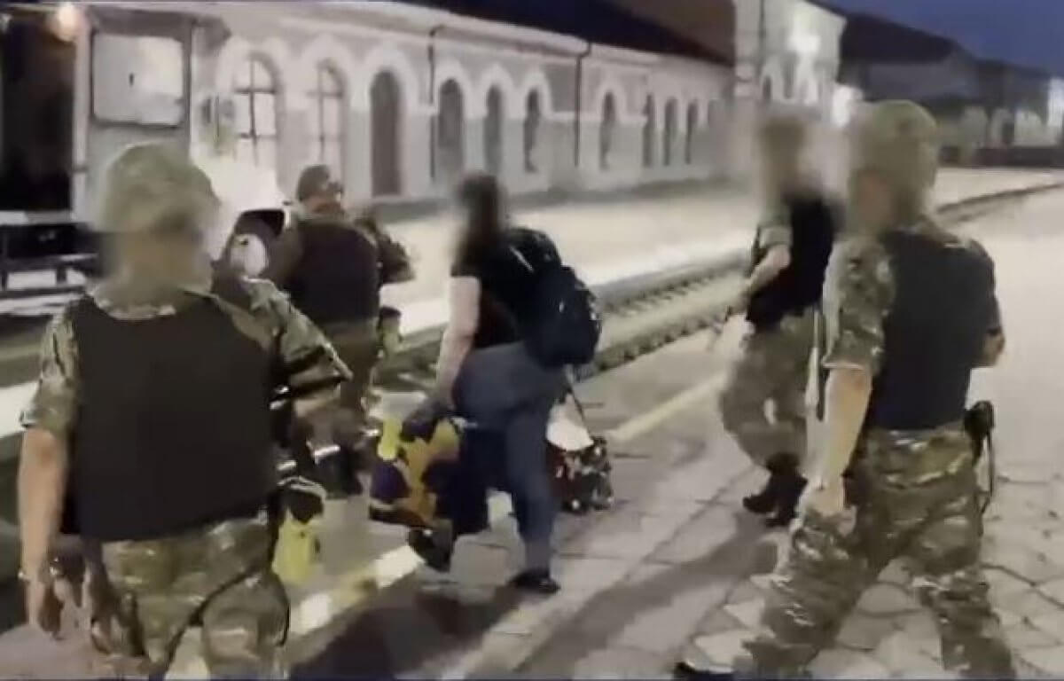 Скрывавшуюся в России казахстанку вернули на родину