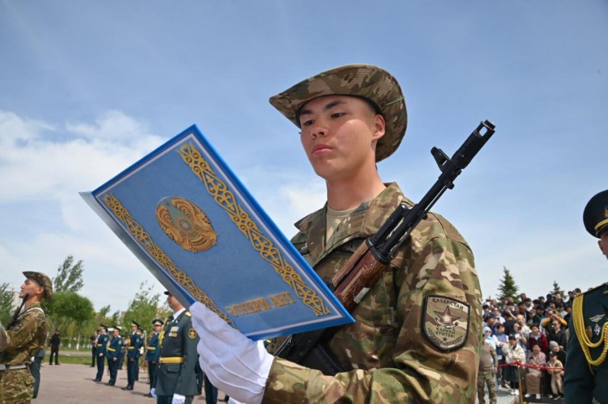 Более 21 тысячи казахстанцев призвали в армию по итогам весенней кампании