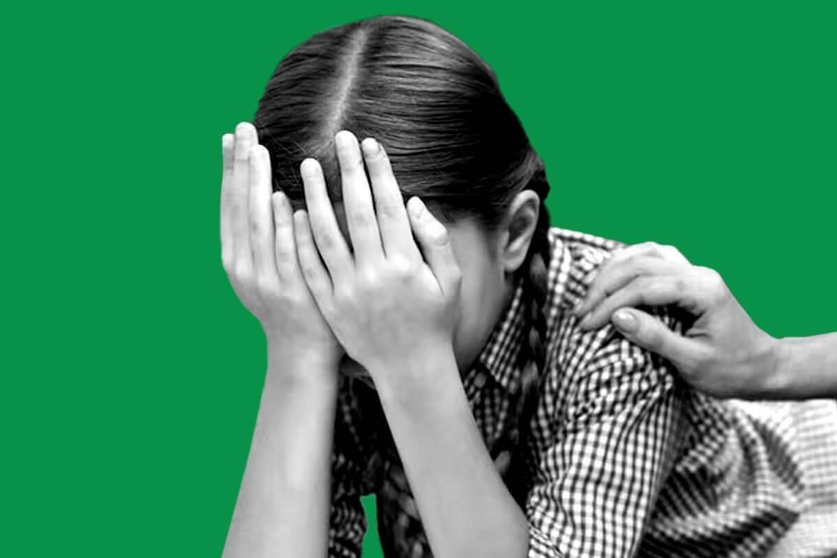 Мать отправила 12-летнюю дочь к педофилу ради онлайн-романа