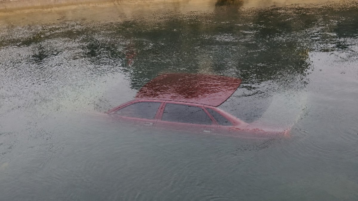 Две сестры погибли после того, как авто съехало в водоем под Астаной