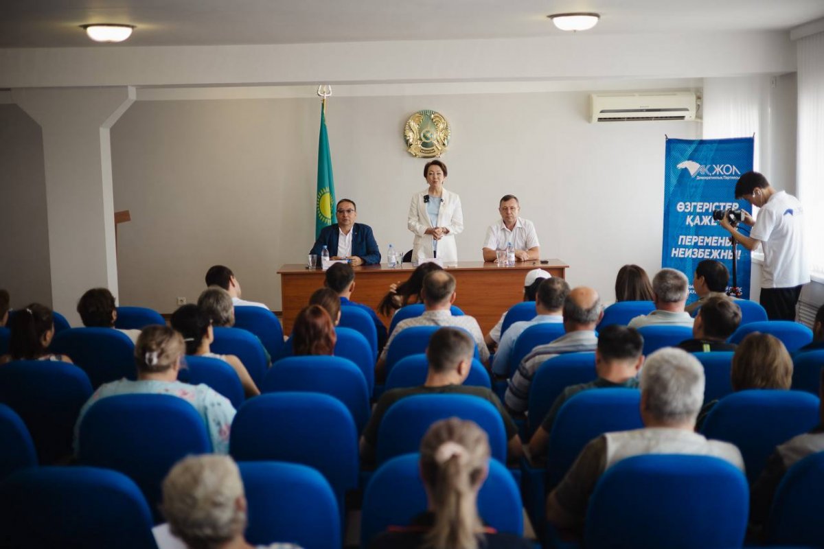 Агитационная группа Демпартии "Ак жол" начала рабочие встречи в Актюбинской области
