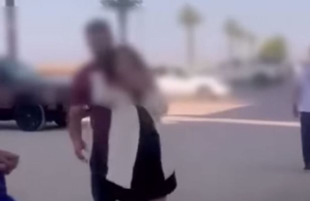 "Я тебя изнасилую": мужчина гнался за девушкой в Актау (ВИДЕО)