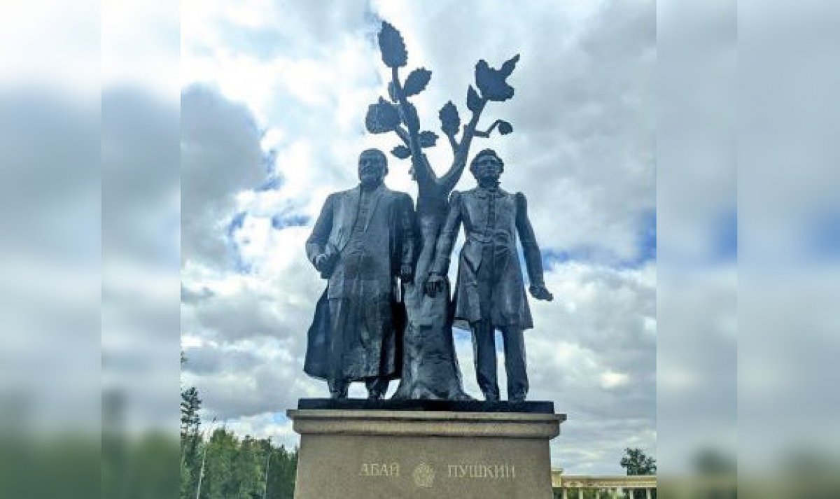 “Друг другу чужды по судьбе, они родня по вдохновенью…”
