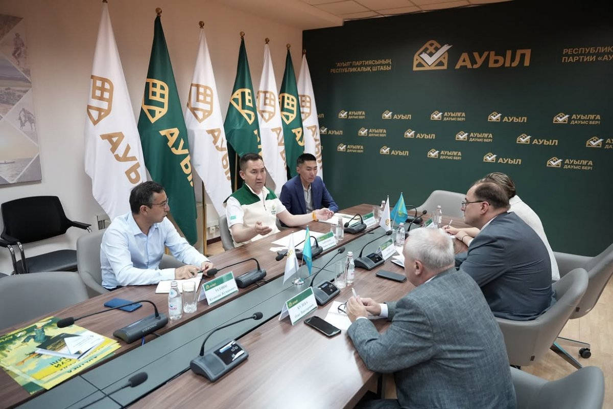 Наблюдатели от СНГ встретились со штабом партии "Ауыл"